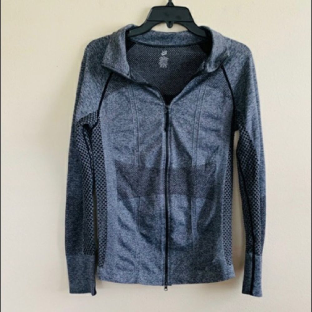 Workout gray zipped up sweater - Picture 2 of 5
